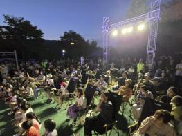 아산시 음봉면 주민자치회, 월랑호수공원서 여름밤 버스킹 공연 기사 이미지