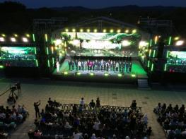 “부여 궁남지, 빛·음악·불꽃이 어우러진 서동연꽃축제의 서막 올리다” 기사 이미지