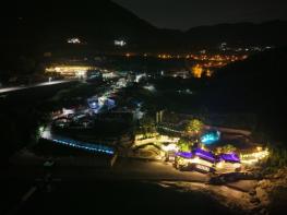 '매미성, 여름밤 빛으로 물들다'… 거제시, 별빛 산책로 더해 야간 관광 새 단장 기사 이미지