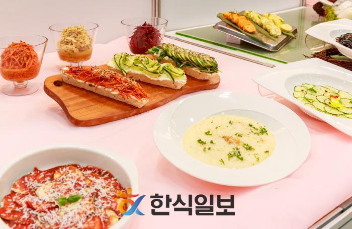 2025 대한민국 국제요리제과경연대회에 출품한 김성현 대표의 헬스푸드 요리